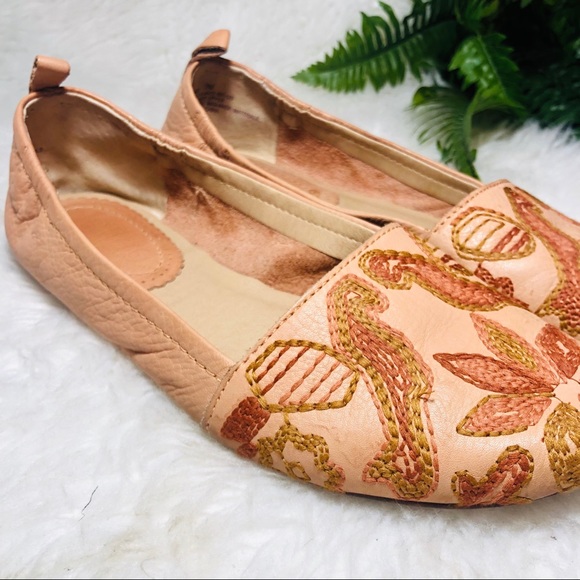 Latigo Shoes - LATIGO SOFT LEATHER FLATS SIZE 7